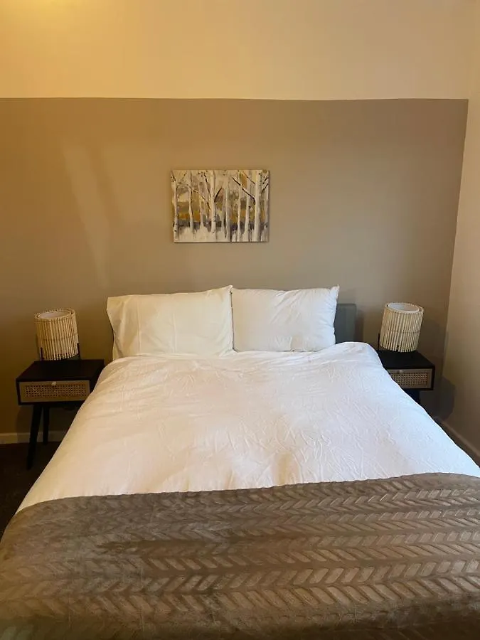 Modern Spacious 5 Bed House In Newcastle Lejlighed
